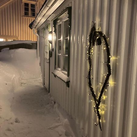 Idyllisk Lite Anneks Med Enestaende Uteplass Larvik Eksteriør billede