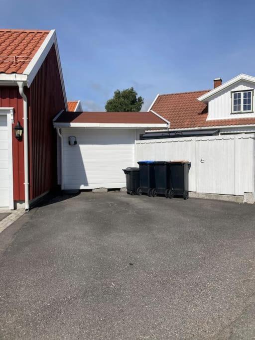 Idyllisk Lite Anneks Med Enestaende Uteplass Larvik Eksteriør billede