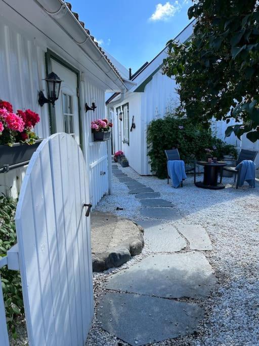 Idyllisk Lite Anneks Med Enestaende Uteplass Larvik Eksteriør billede